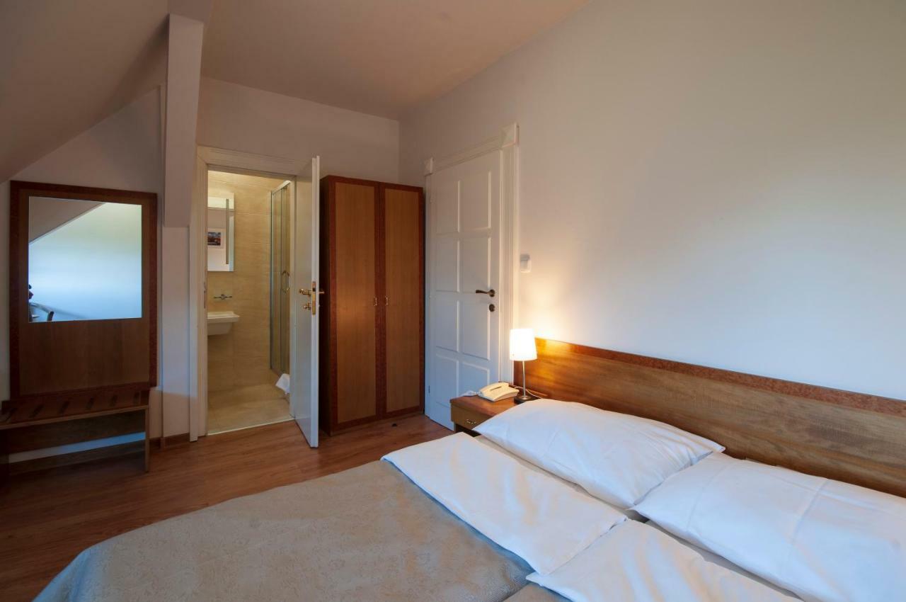 Art Deco Hotel Hoffmann Kladno Bagian luar foto