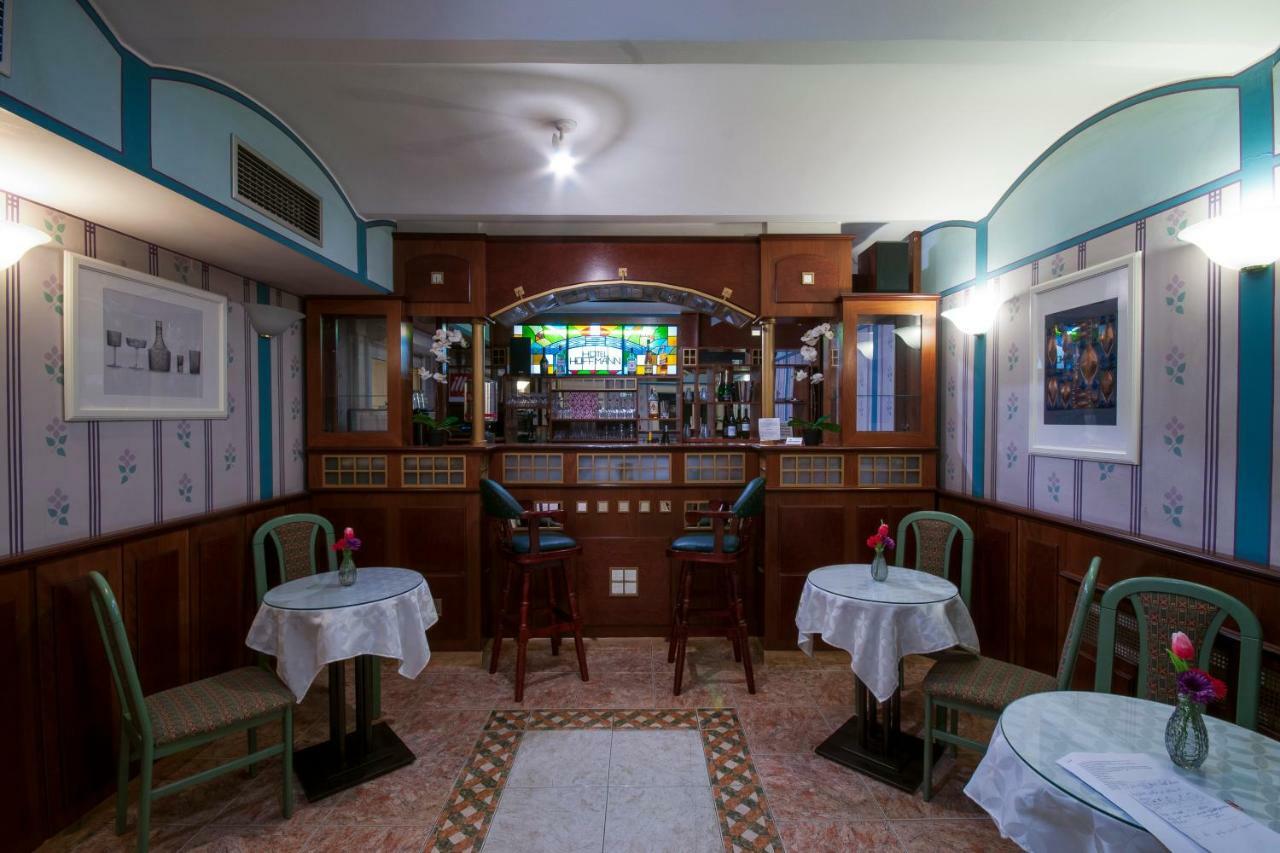 Art Deco Hotel Hoffmann Kladno Bagian luar foto